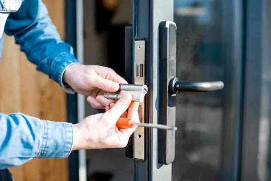 Door Lock and Security Lock Repair and Replacement image 2